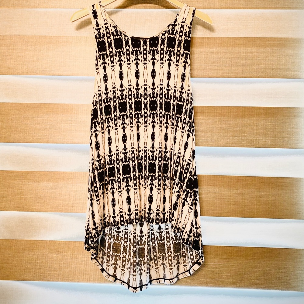 🎀 Pretty Summer Sleeveless High Lo Top 🎀